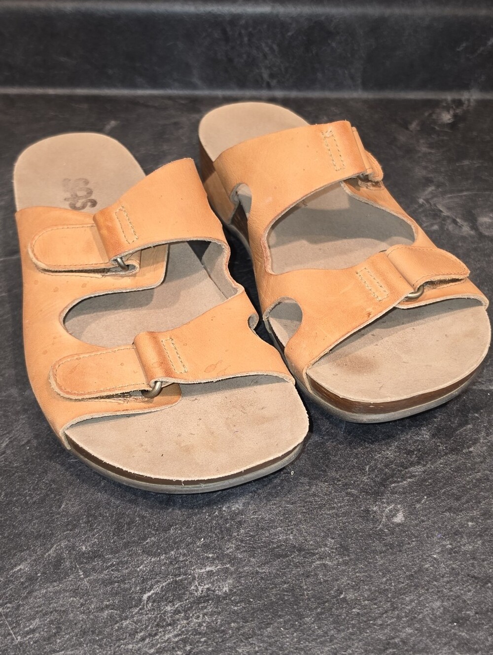 SAS Women’s Size 9 Tan Leather Dual-Strap Slide Sandals